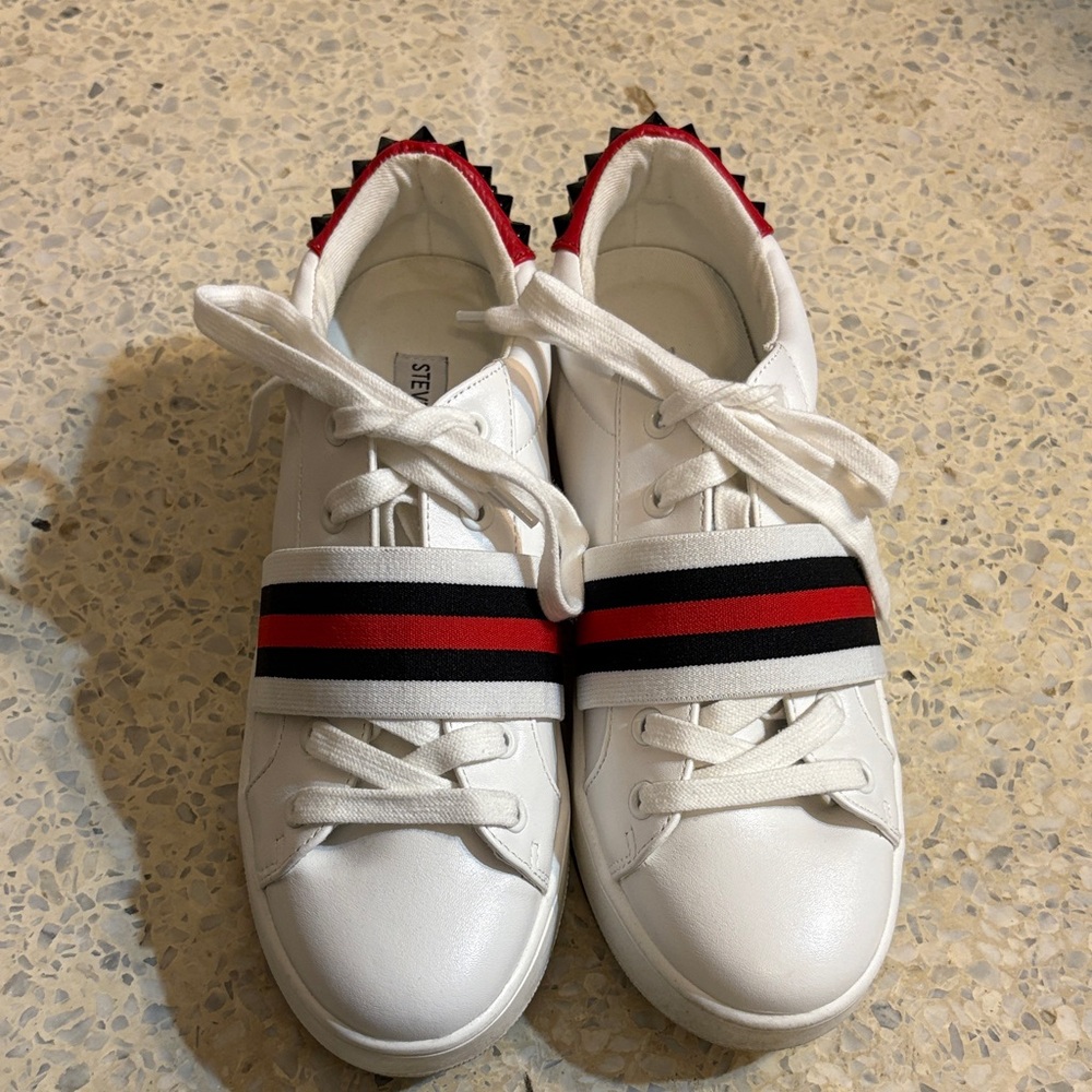 Steve Madden White Sneakers with Red and Black Accents 9.5 but it fits like a 9